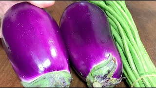 The chef of the hotel will teach you how to make eggplant fried with beans. The steps are clear.
