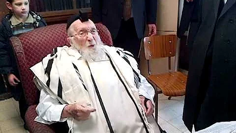 Rabbi Scheinberg ZTL Leading the Mincha prayers in his home at 101 years old on Feb 7, 2012