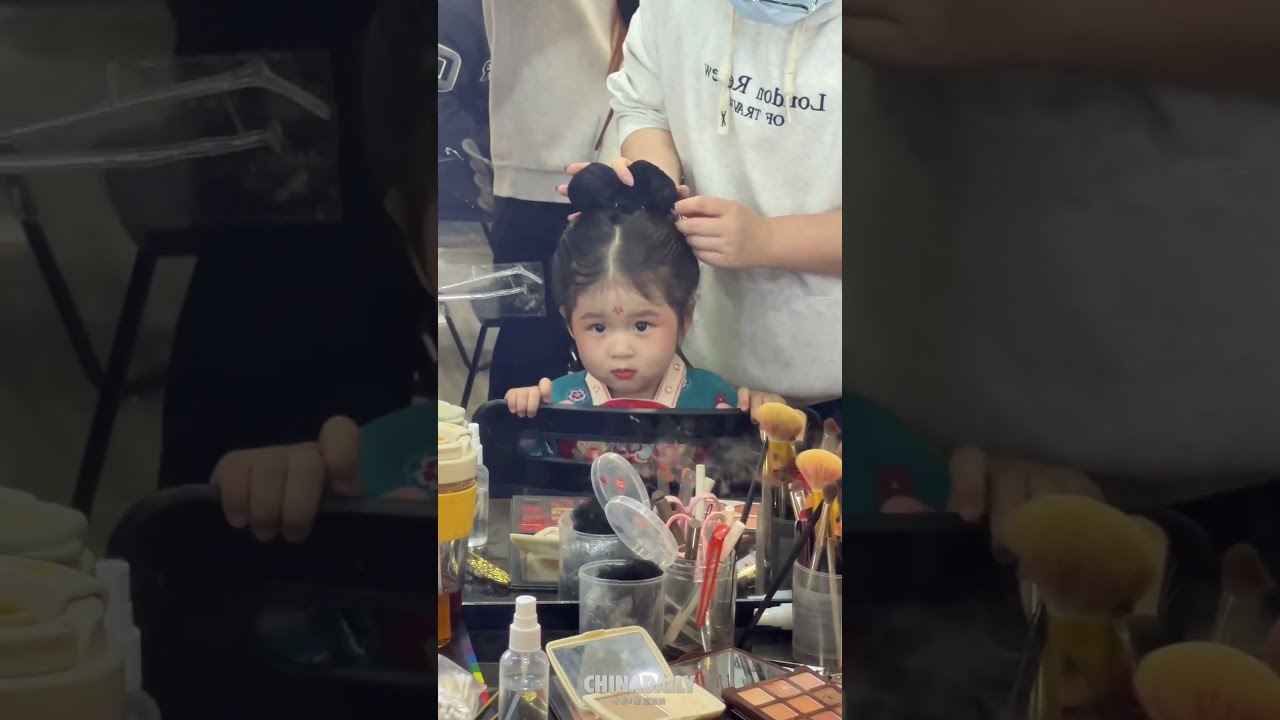 This Little Girl Looks Adorable In Traditional Hanfu 