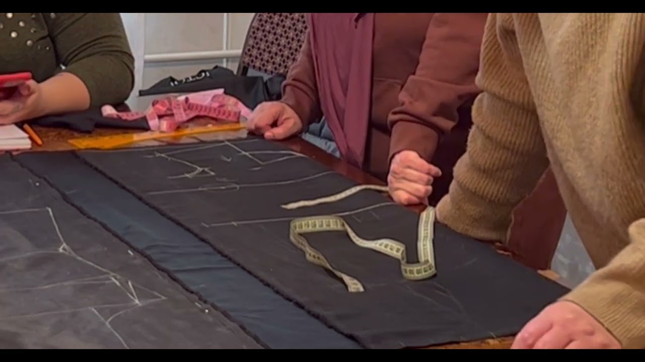 Düz paltarın ön hissesinin biçini