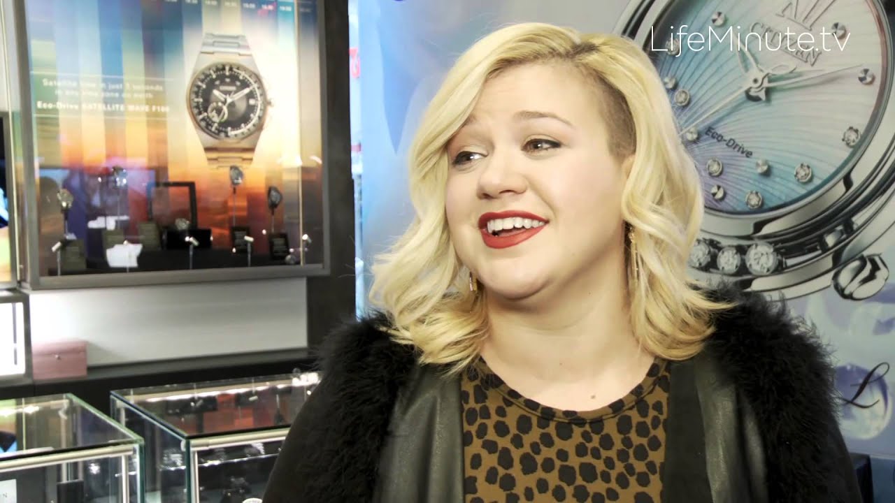 Kelly Clarkson Celebrates Citizen Watch Company Global Flagship Store  Opening - YouTube