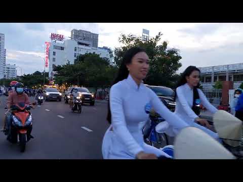 Video Tốp 38 'Miss World Vietnam 2022' đạp xe diễu hành... - youtube