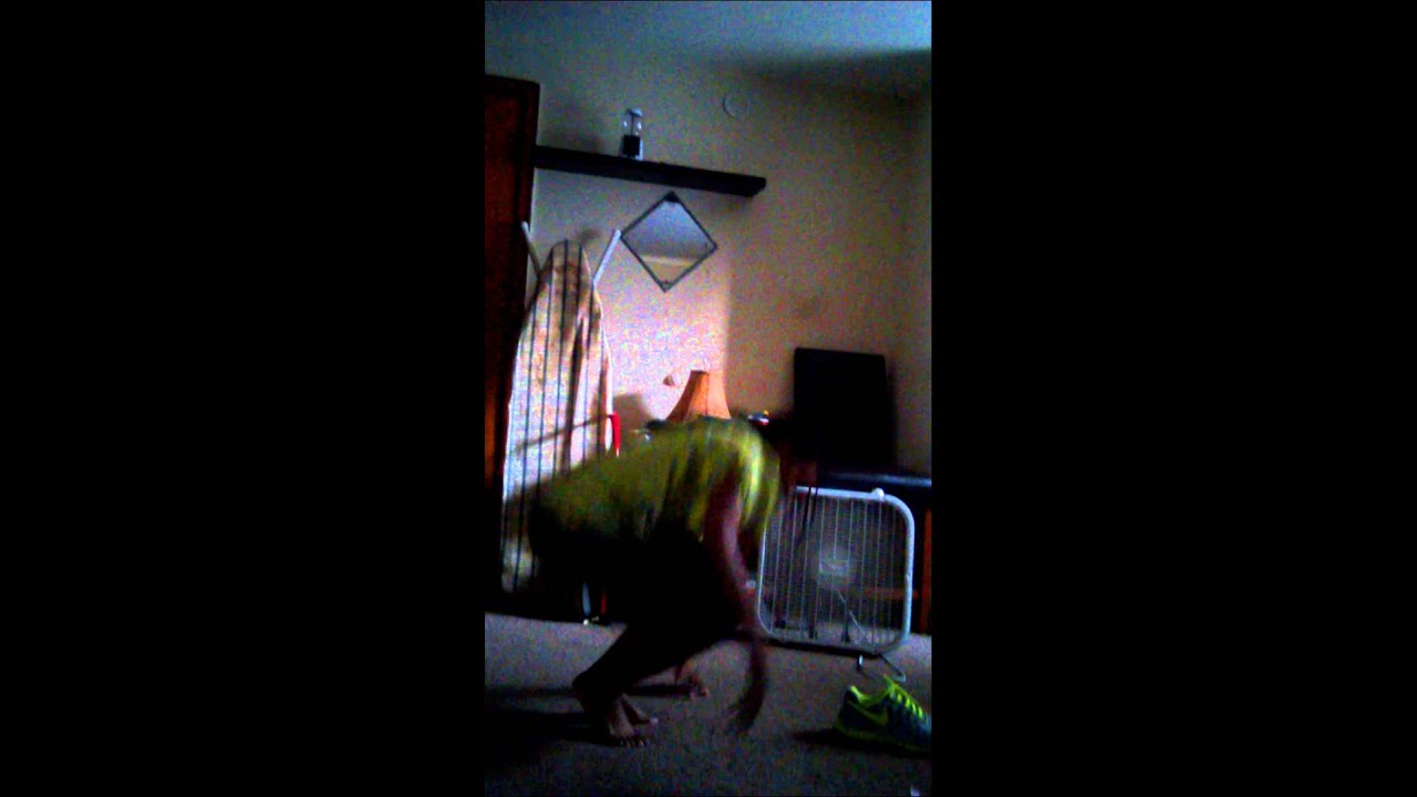 Girl dancing to future fuck some commas