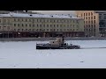 По Москва-реке гуляет ледокол