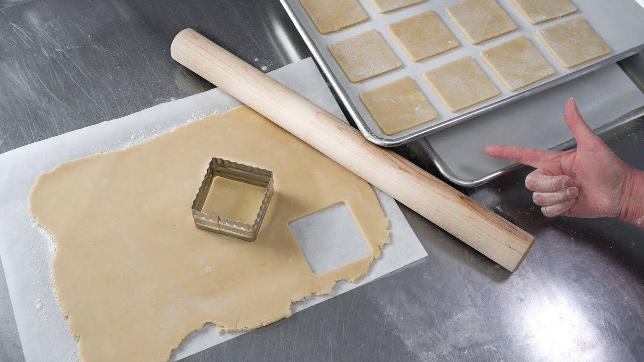 How to roll out cookie dough [ Cake Decorating For Beginners ]