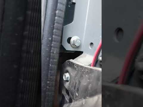Найди провод от дверей в стойке кузова УАЗ патриот