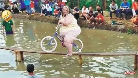 تحدي عدم السقوط بالدراجة من الجسر   😆😆😂   2018 HD