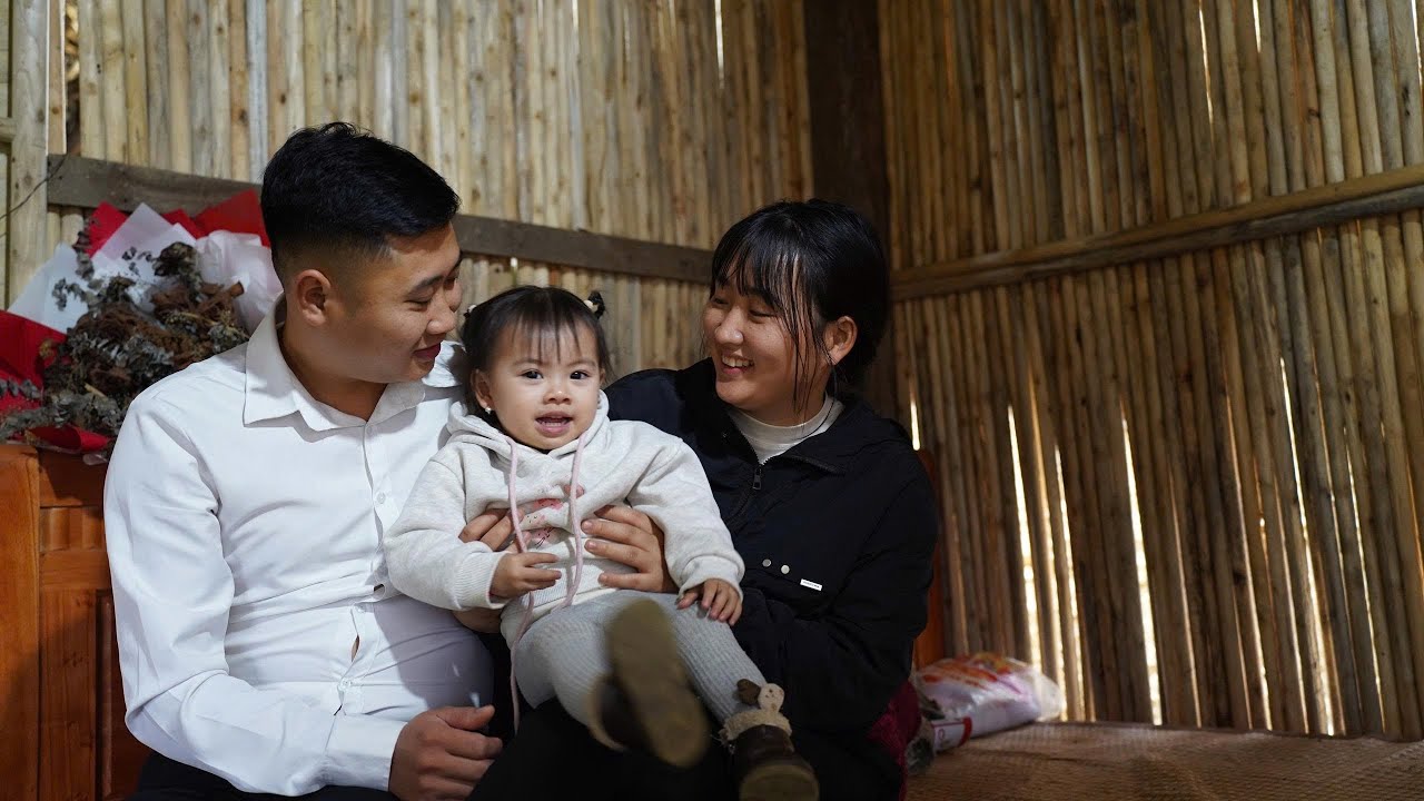 Преодолев трудности, мать-одиночка и генеральный директор Туан расплакалась от радости и счастья.