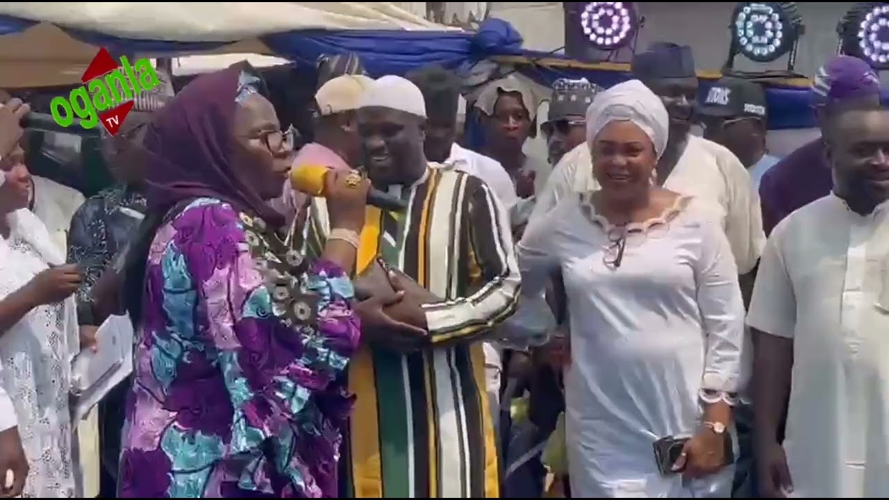 CROWD REACT AS SHEIK REFUSES MONEY FROM ITELE AND IBRAHIM CHATTA AT OGA BELLO RAMADAN LECTURE 