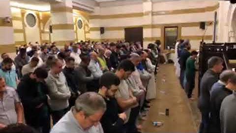 القارئ يوسف الأغبري جزء من صلاة التراويح في مسجد قريطم بيروت