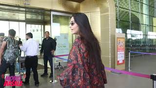 Gorgeous duo Rhea Kapoor and Sonam Kapoor jet off together!