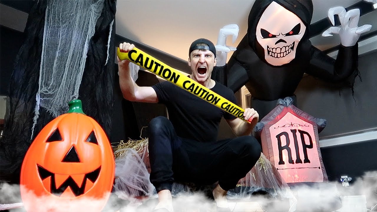 INSANE HAUNTED HOUSE PRANK!! (HALLOWEEN PRANK WARS) + Learn How To Make