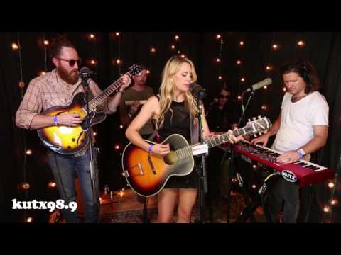 Elise Davis - Train Wreck (ACL Fest Pop-Up Session)