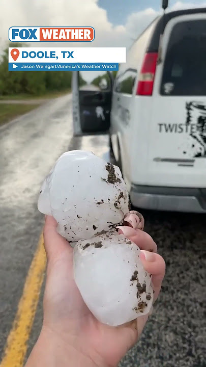 Download lagu Large Hailstones Fall In Texas