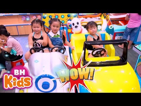 Bài Hát Thiếu Nhi Bé Ti Ti ♫ Cả Nhà Thương Nhau | Nhạc Thiếu Nhi Bé Đi Chơi Công Viên tại Xemloibaihat.com