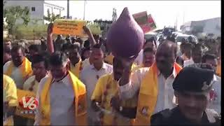 Chandrababu Naidu Stages Protest Outside Andhra Assembly Against High Onion Price | V6 Telugu News