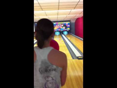 Holly Bowling Photo 9