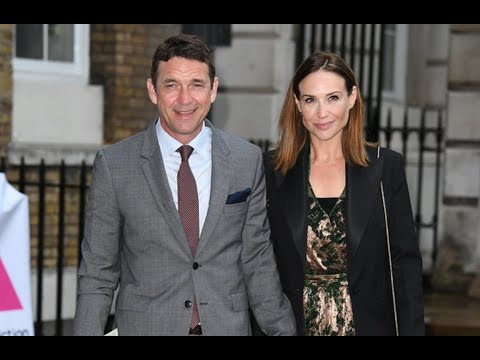 Video: Claire Forlani Net Worth