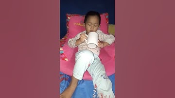 Video lucu anak kecil minum kopi