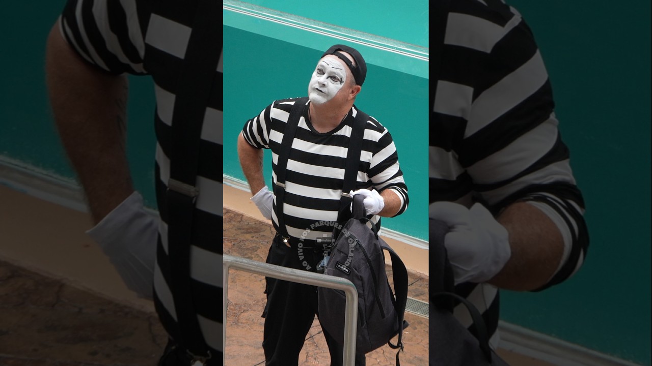 Tom o mímico dando o exemplo sobre quem carrega a mochila 👏👏 #tomthemime #seaworldmime