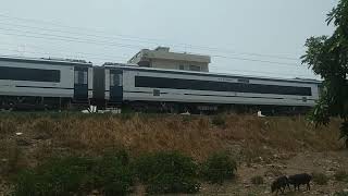 First ingural run of(22549)16 coach Gorakhpur prayagraj vande bharat express movingtowards prayagraj
