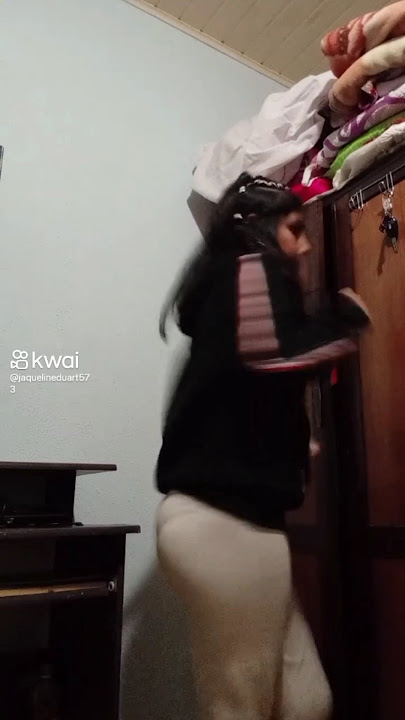 menina novinha dançando funk 8