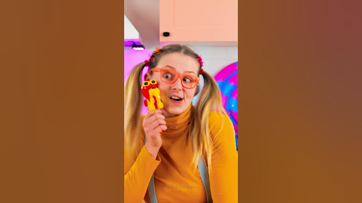 OH NO! HER FAVOURITE SWEET FELL ON THE FLOOR 😭| Let's help with smart gadget #shorts