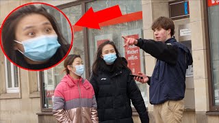 Clueless White Guy chats in Perfect Chinese, Shocks Pedestrians