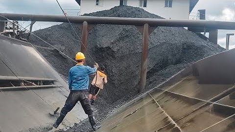 Barge unloading 4460 tons of phosphate rock - Part 4 - Relaxing video - Vlog of work on the barge