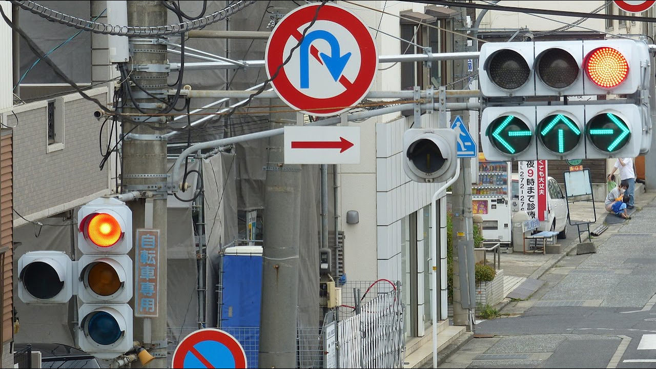 夢の共演!? 青にならない!?+ﾗﾝﾌﾟ+ LED+路面電車用信号機 - YouTube