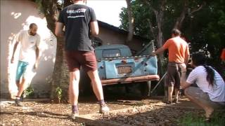 Resgate de uma Kombi pick-up 1954 depois de 47 anos