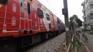 562次莒光號交會3168次EMU500型區間車通過斗六鎮北路平交道