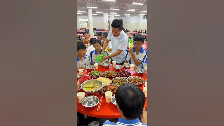 老師和學生們一起過節，其樂融融 #students #schoollife #school #education #china #師生 #teacher - 天天要聞