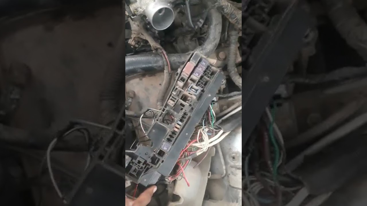 new install fuse box xli2oo6 YouTube