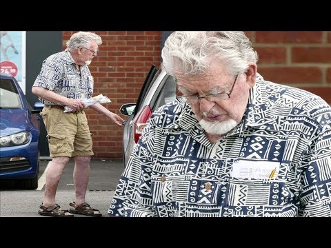 Video: Rolf Harris nettoværdi: Wiki, gift, familie, bryllup, løn, søskende