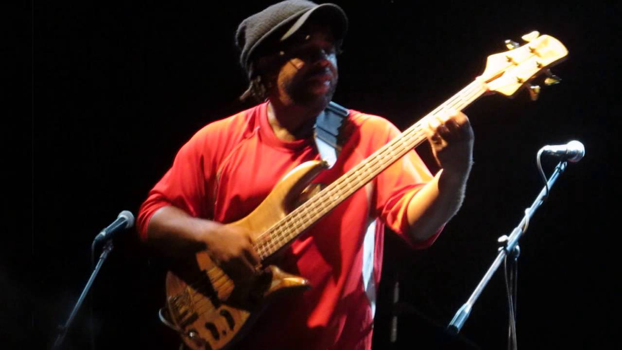 Guarda Victor Wooten - Amazing Grace (La Trastienda Club Montevideo, Uruguay) su YouTube Guarda Victor Wooten - Amazing Grace (La Trastienda Club Montevideo, Uruguay) su YouTube
