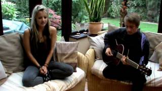 Video voorbeeld van "Paramore - Hallelujah Acoustic Cover"