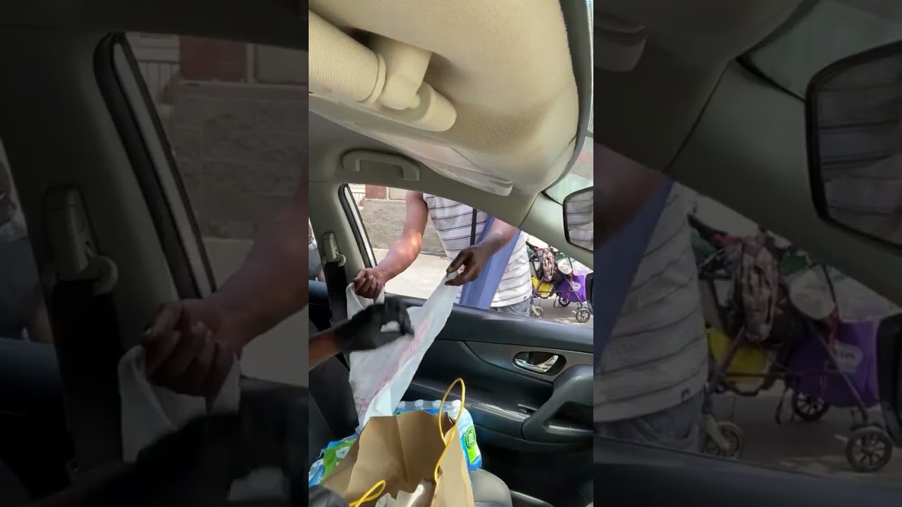 Viral Video Social Activist Shirley Raines breaking the stereotype Beggars Can't be choosers 👏👏👏🔥🔥