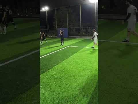 SİZCE PENALTI MI? | KALECİ GÖZÜNDEN HALI SAHA  #futbol #shorts  #kalecigözünden