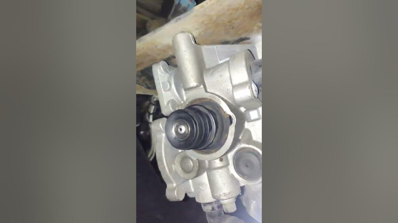 FREIGHTLINER CENTURY ,PURGE VALVE ON AIR DRYER LEAKING AIR YouTube