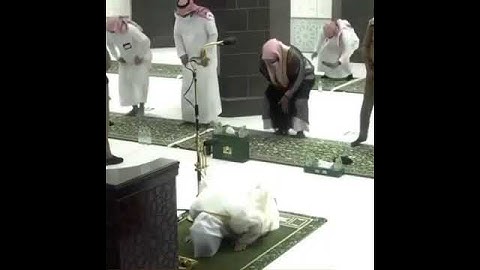 (اذا تتلى عليهم آيات الرحمن خرو سجدا وبكيا ) لحظة سجود الشيخ ياسر الدوسري 😍😍