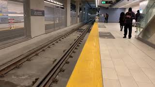 DOWNTOWN OTTAWA RIDEAU CENTRE OC TRANSPO O TRAIN LIGHT RAIL SUBWAY OPENS CONFEDERATION LINE 2019