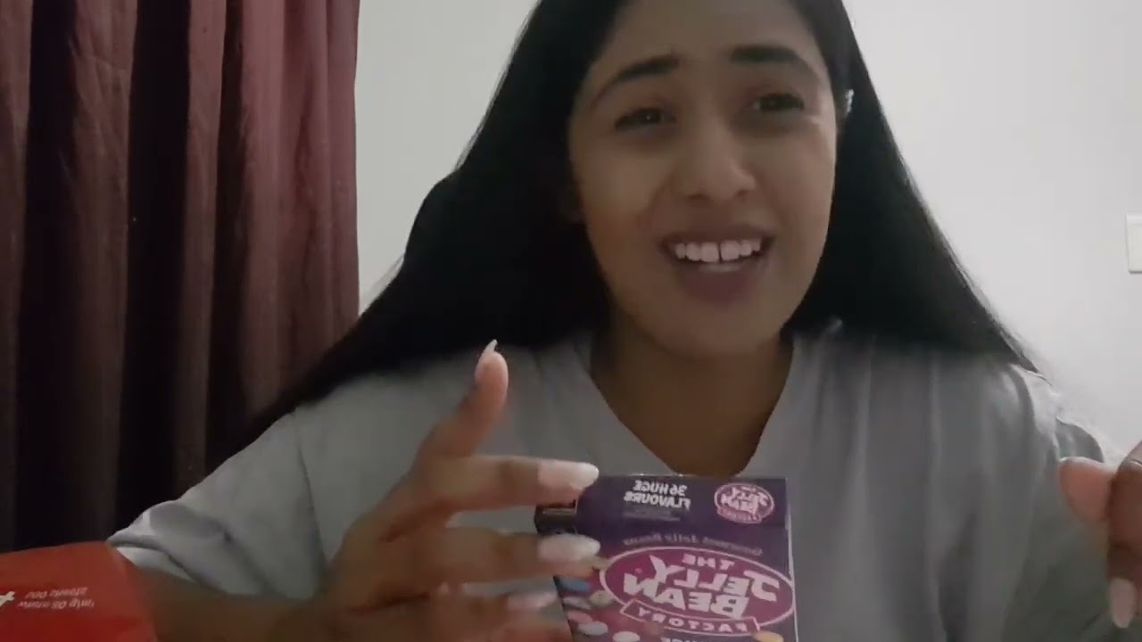South African 🇿🇦 tries imported candy 🍬