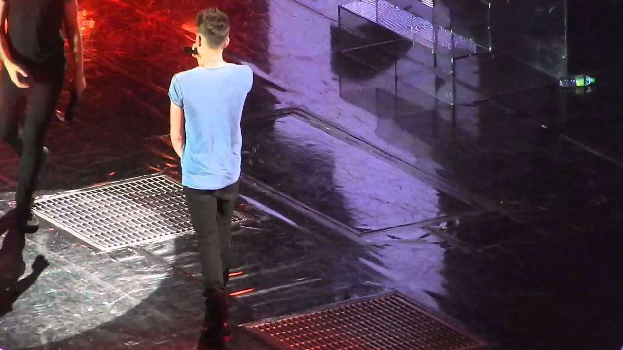 Teenage Dirtbag - One Direction - O2 Arena Berlin, Germany 11.05.13