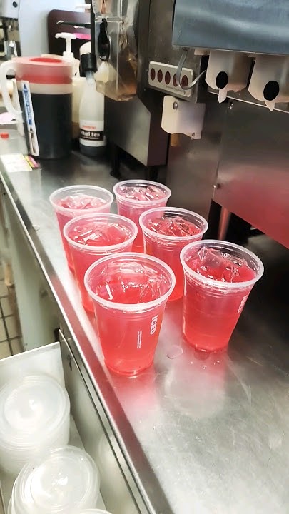 dunkin-donuts-strawberry-dragonfruit-refresher-with-lemonade