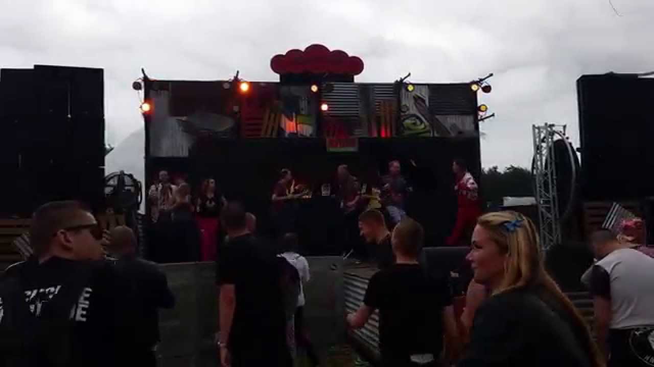 Vrij Hakken Defqon.1 Crazy Town 2015