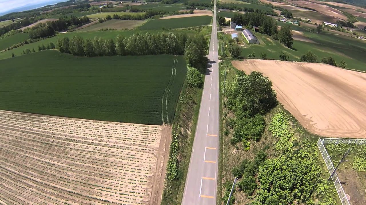 【かみふらの八景(空撮)】ジェットコースターの路(富良野方向)