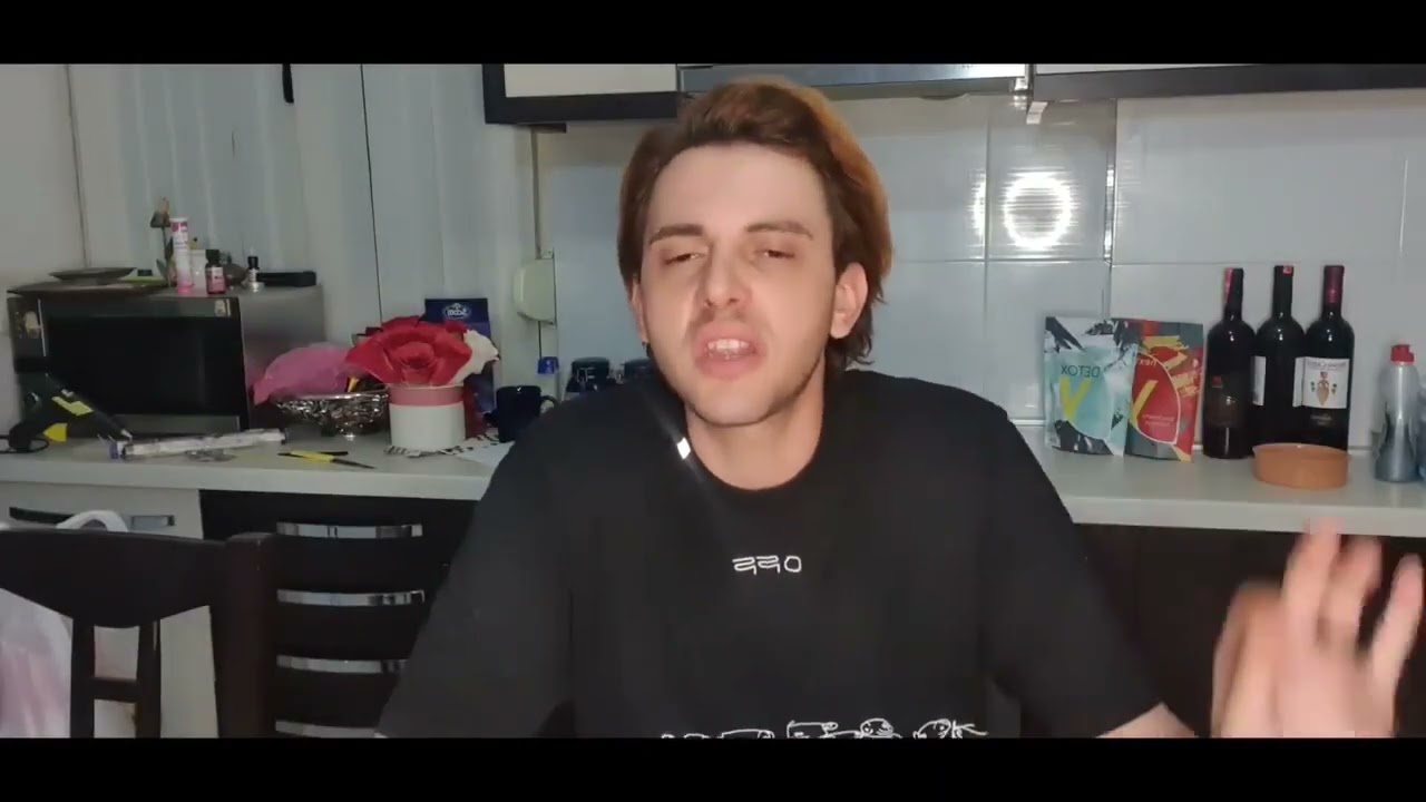 Alex Seitaj-Gjith kjo vazo e bukur🤣🤣