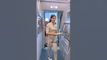 Pramugari Cantik Super Air Jet Saat Menutup Pintu Pesawat Airbus A320-200