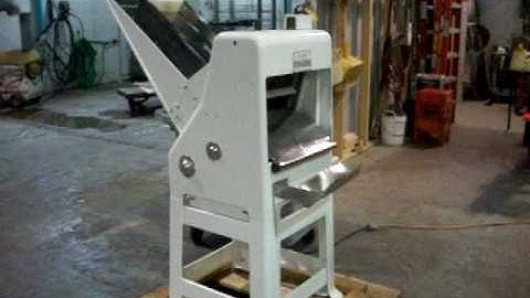 Oliver Bread Slicer, Running